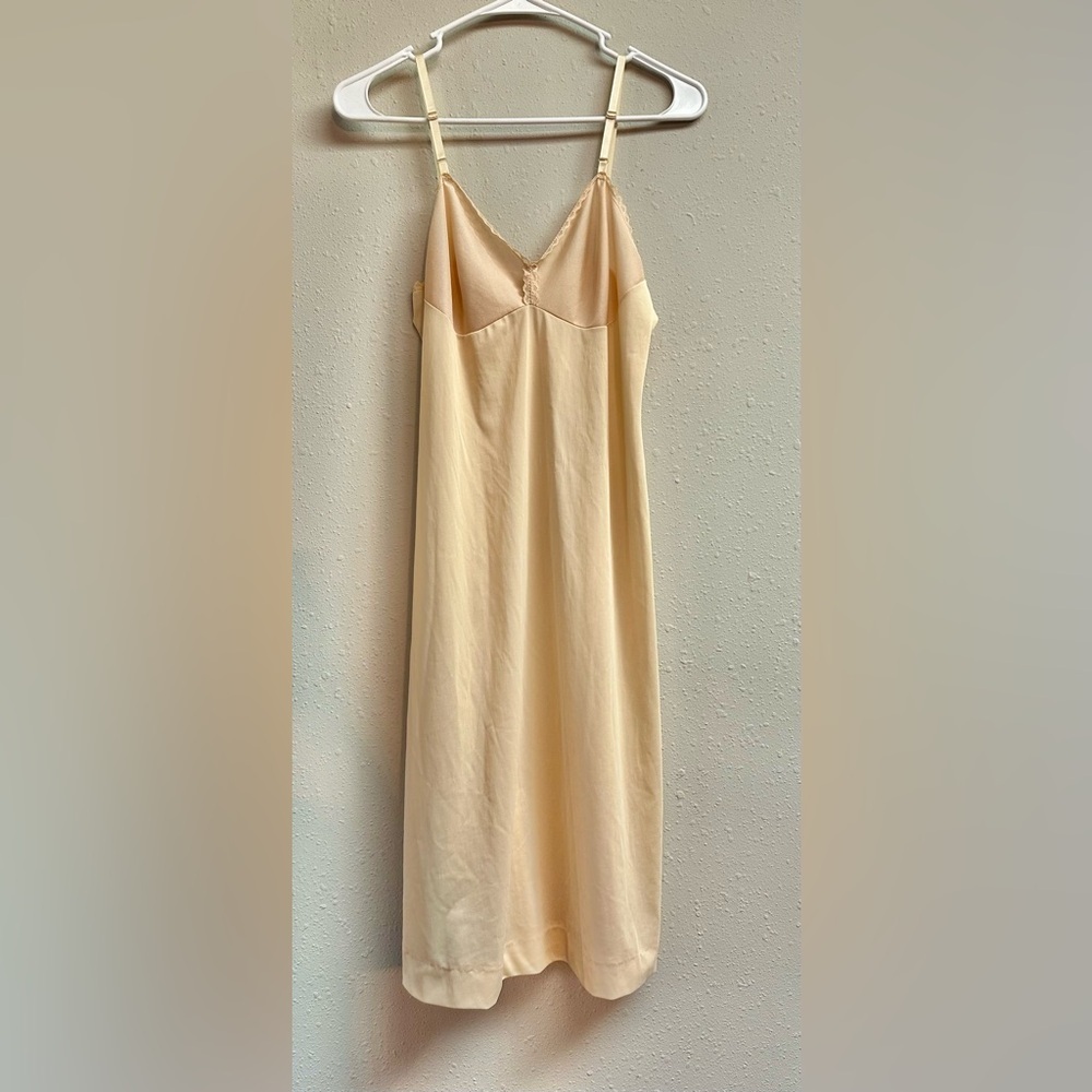 vintage Vanity Fair ivory slip dress (size 32 TT)